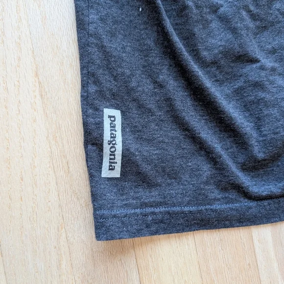 Patagonia Men's Gray Graphic T-Shirt (Size XL Slim) - Picture 5 of 5